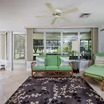 Siesta Sol Art Bungalow- 2 Miles To Siesta Key!