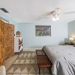 Siesta Sol Art Bungalow- 2 Miles To Siesta Key!