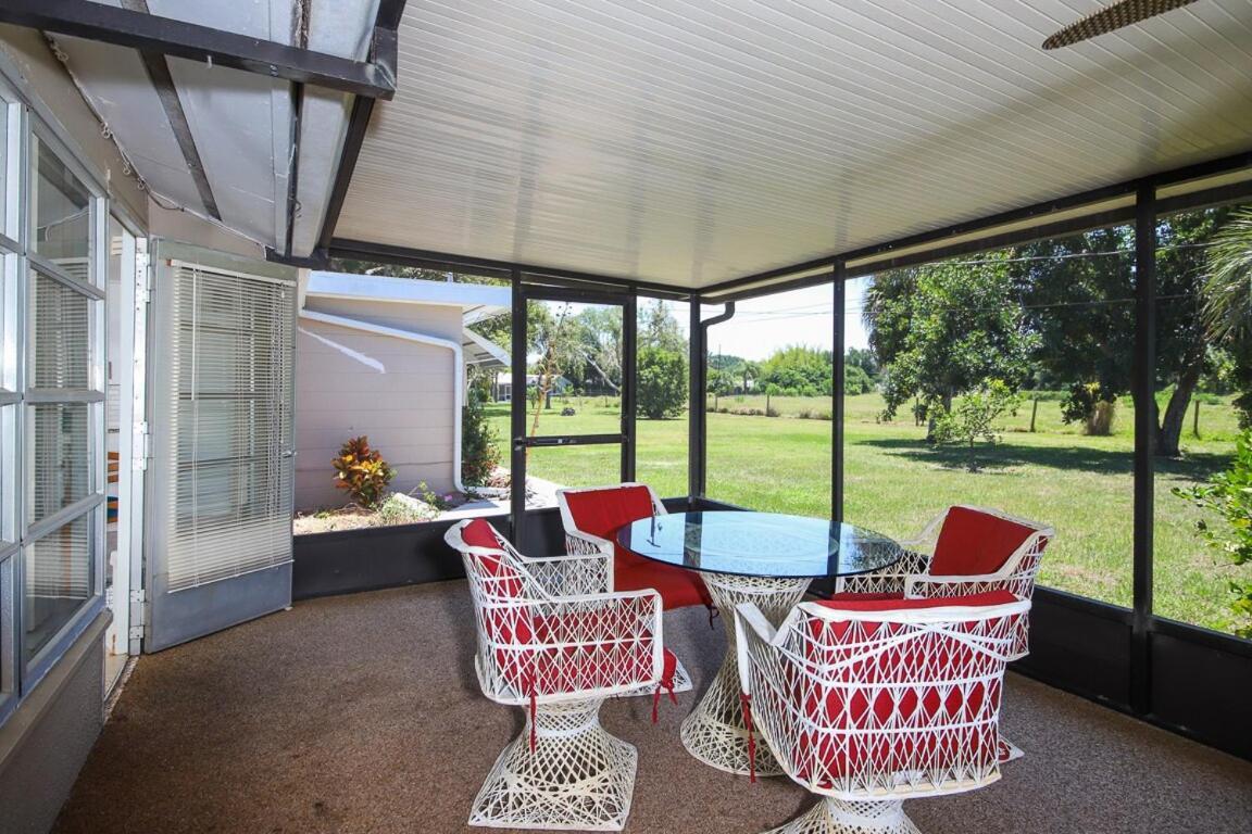 Siesta Sol Art Bungalow- 2 Miles To Siesta Key! Sarasota