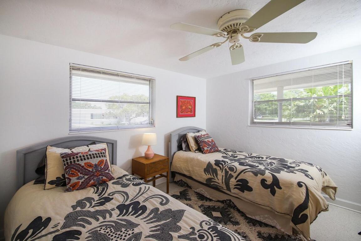 Siesta Sol Art Bungalow- 2 Miles To Siesta Key! *