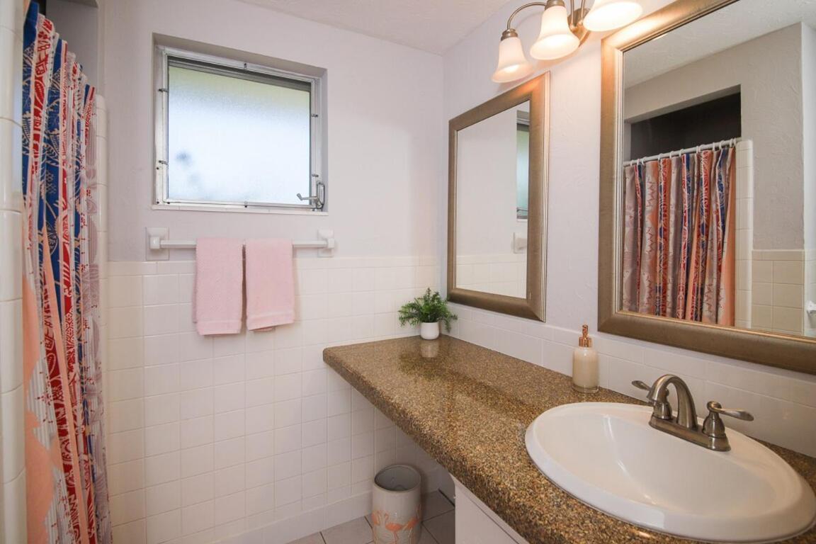 Siesta Sol Art Bungalow- 2 Miles To Siesta Key!