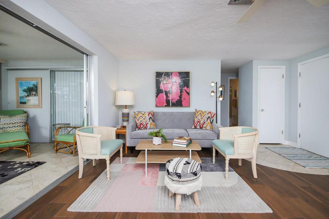 Holiday home Siesta Sol Art Bungalow- 2 Miles To Siesta Key! *