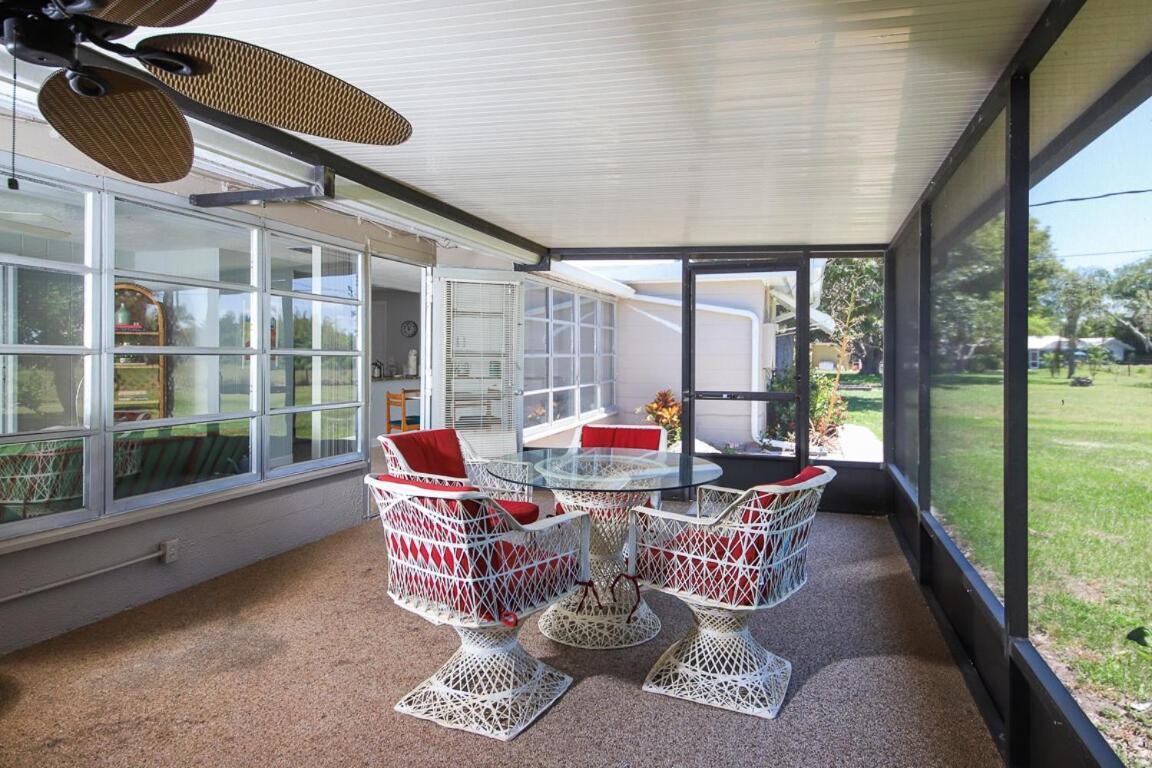 Siesta Sol Art Bungalow- 2 Miles To Siesta Key! Sarasota