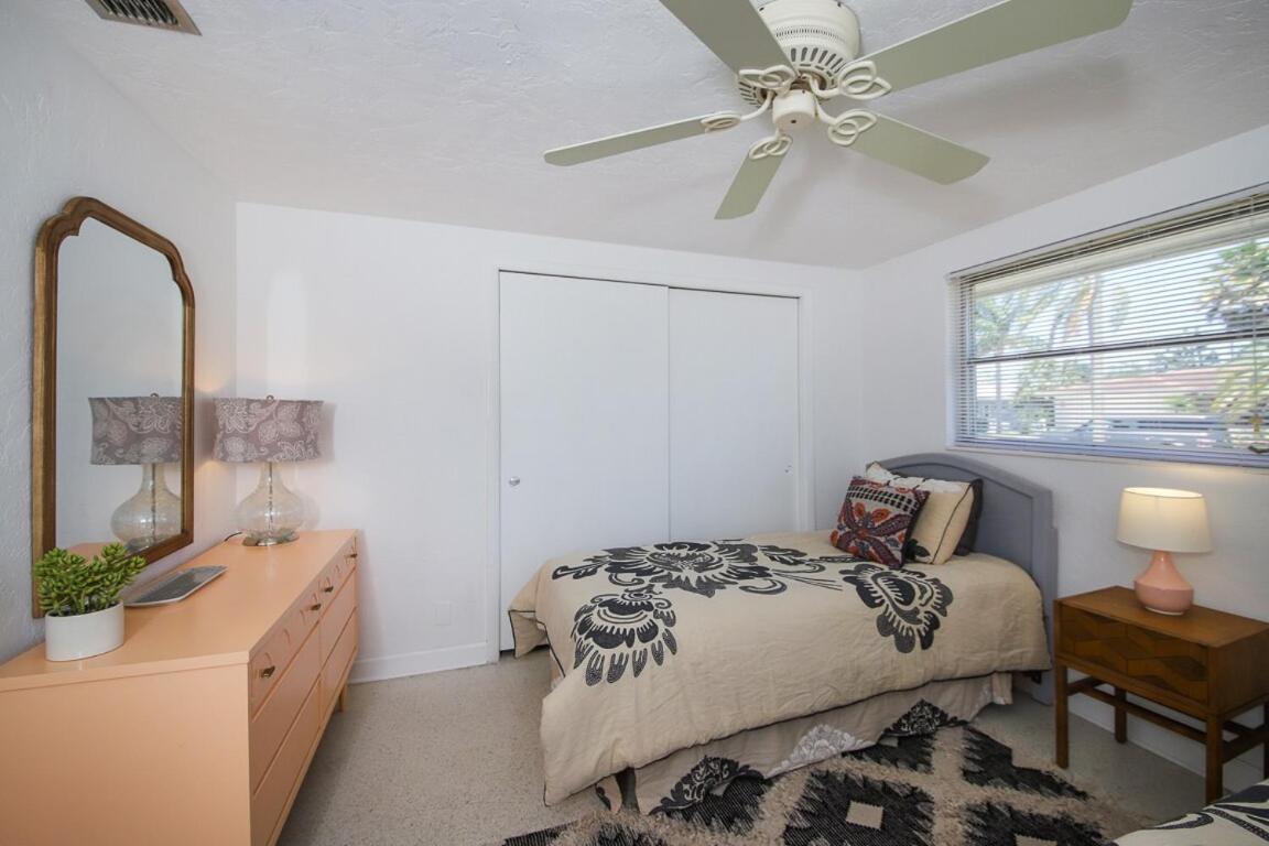 Siesta Sol Art Bungalow- 2 Miles To Siesta Key!