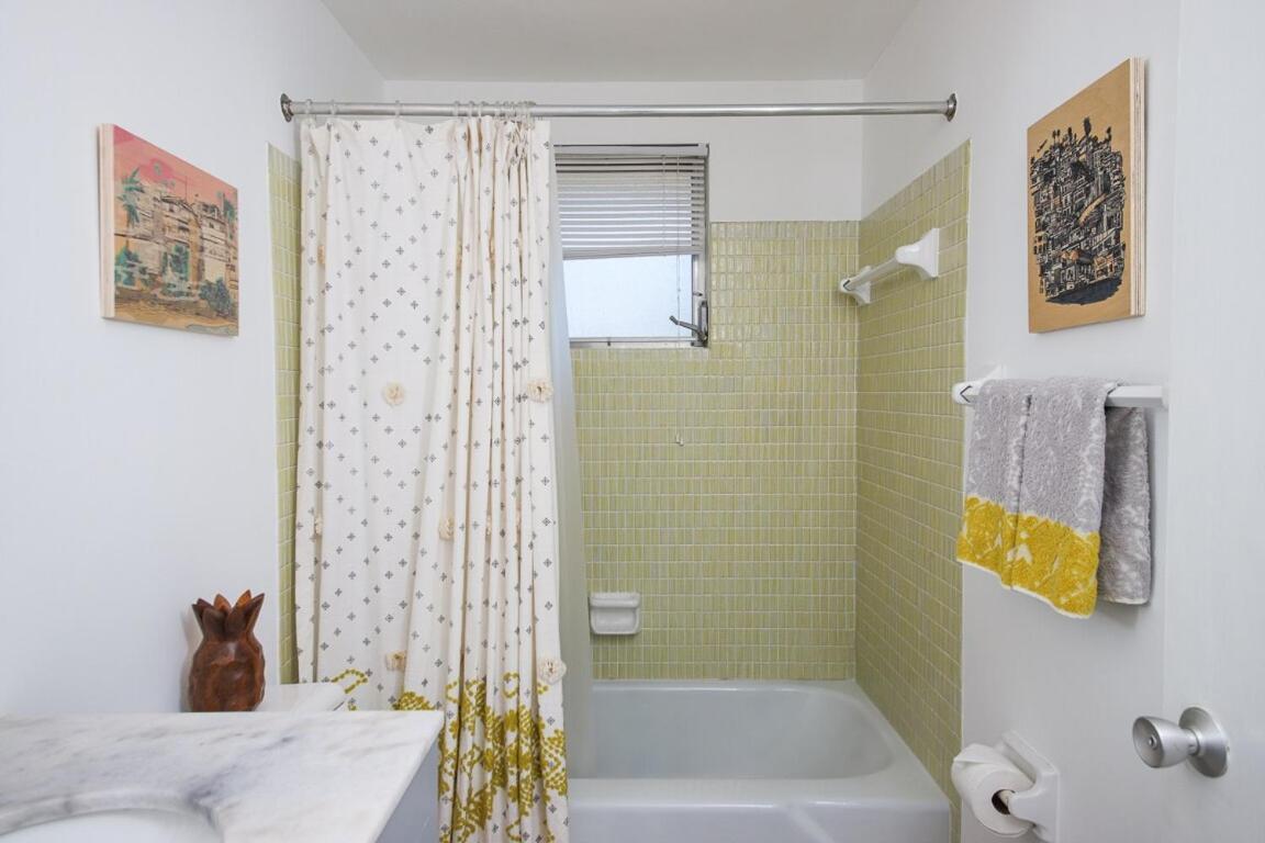 Siesta Sol Art Bungalow- 2 Miles To Siesta Key! Holiday home *