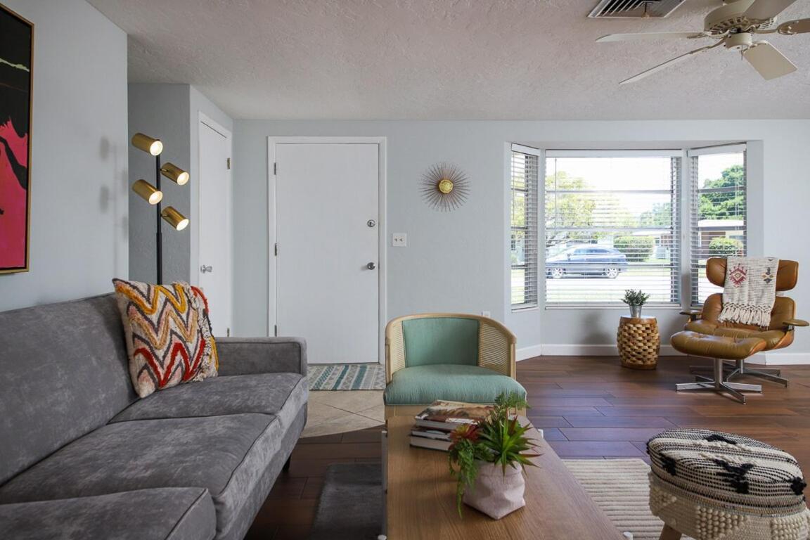 Siesta Sol Art Bungalow- 2 Miles To Siesta Key! Sarasota
