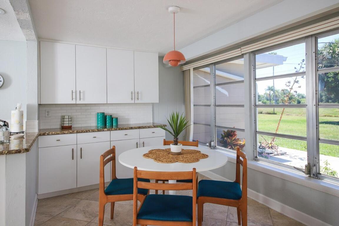 Siesta Sol Art Bungalow- 2 Miles To Siesta Key! * Sarasota